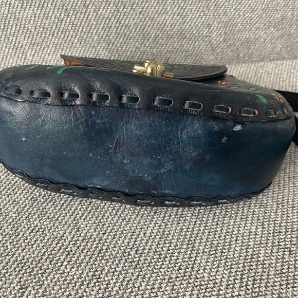 Structured Blue Leather Shoulder Bag with Floral Hand Painted Details Gold Hinge - Picture 6 of 16